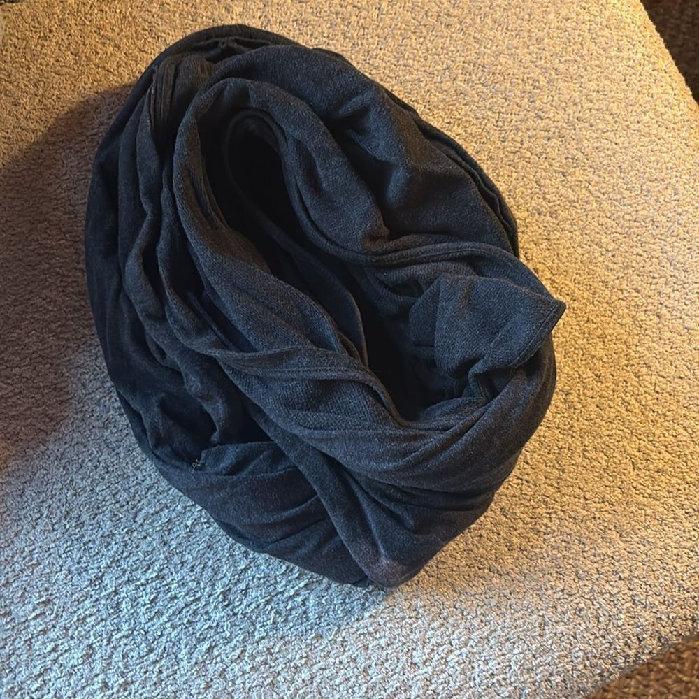 Lululemon Be Inspiring Infinity Scarf - Picture 4 of 9